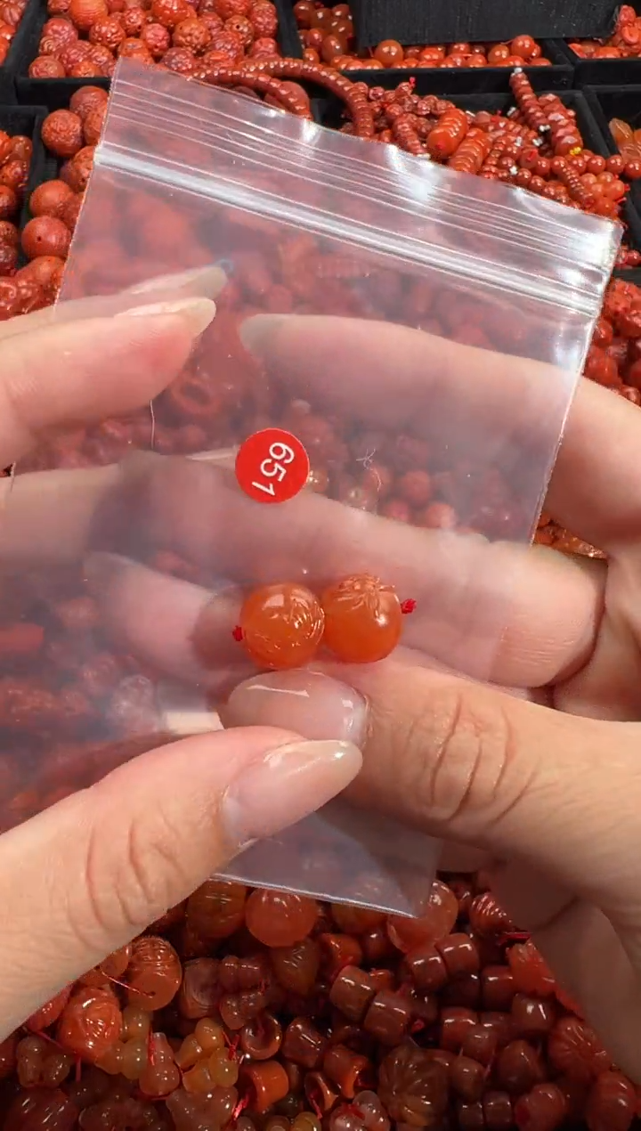 南红玛瑙未镶嵌颈饰1