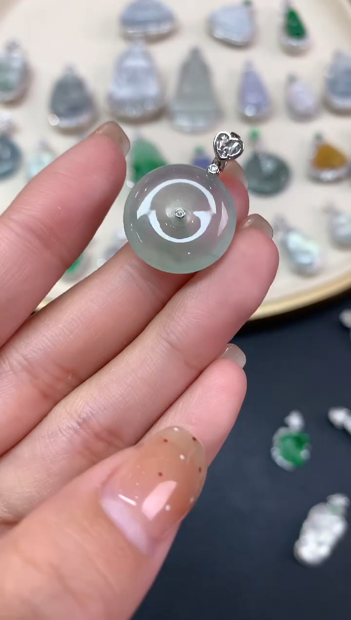 【闪购商品】翡翠吊坠(不含链)18K金镶嵌吊坠A133|6800