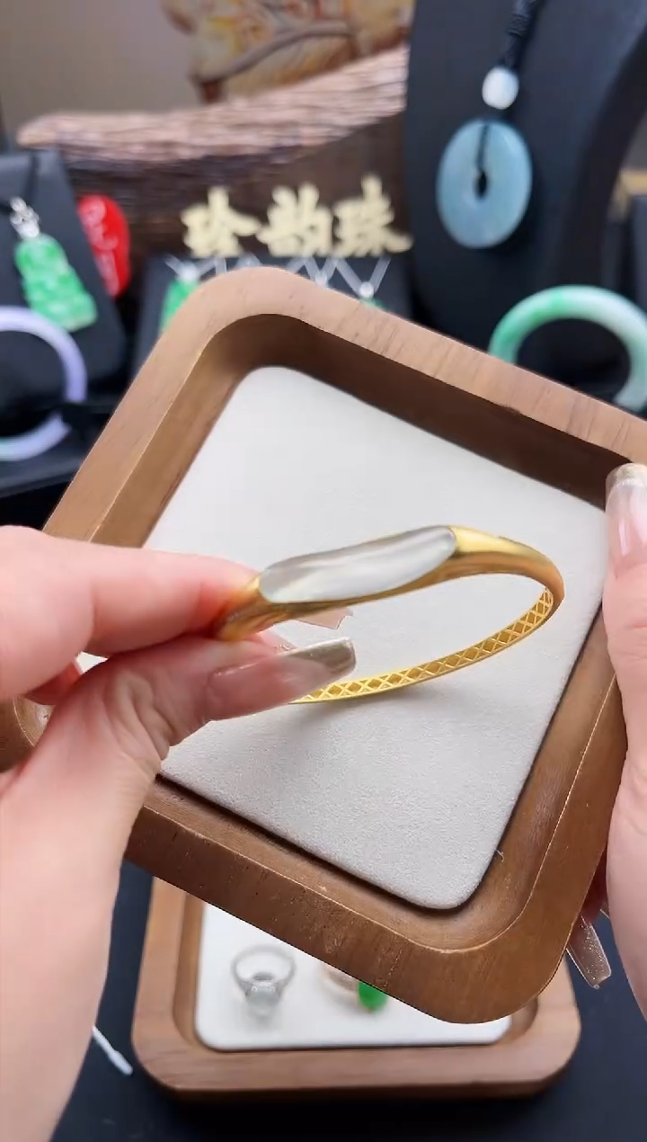 【闪购商品】翡翠手镯18K金镶嵌手镯