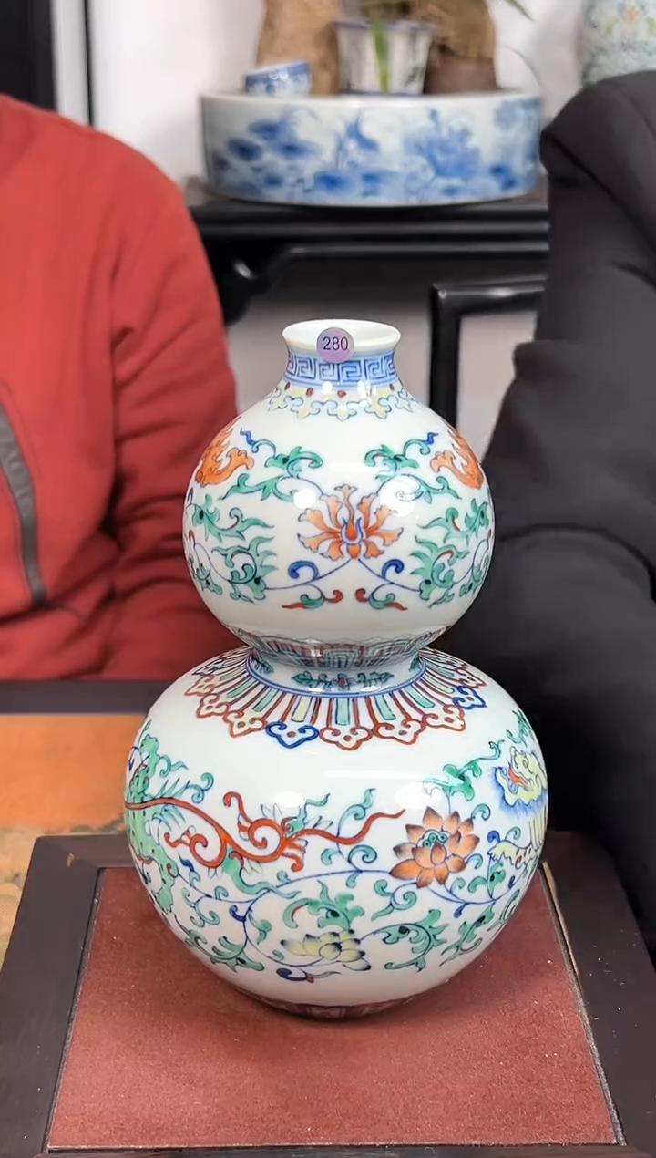 【闪购商品】瓶青花斗彩缠枝葫芦瓶280