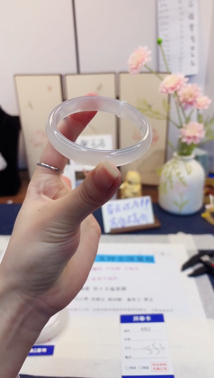 【闪购商品】石英质玉手镯未镶嵌482-玉髓-圈口55