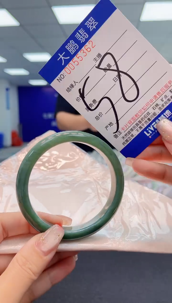 【闪购商品】翡翠手镯未镶嵌AAAAAAAAAA
