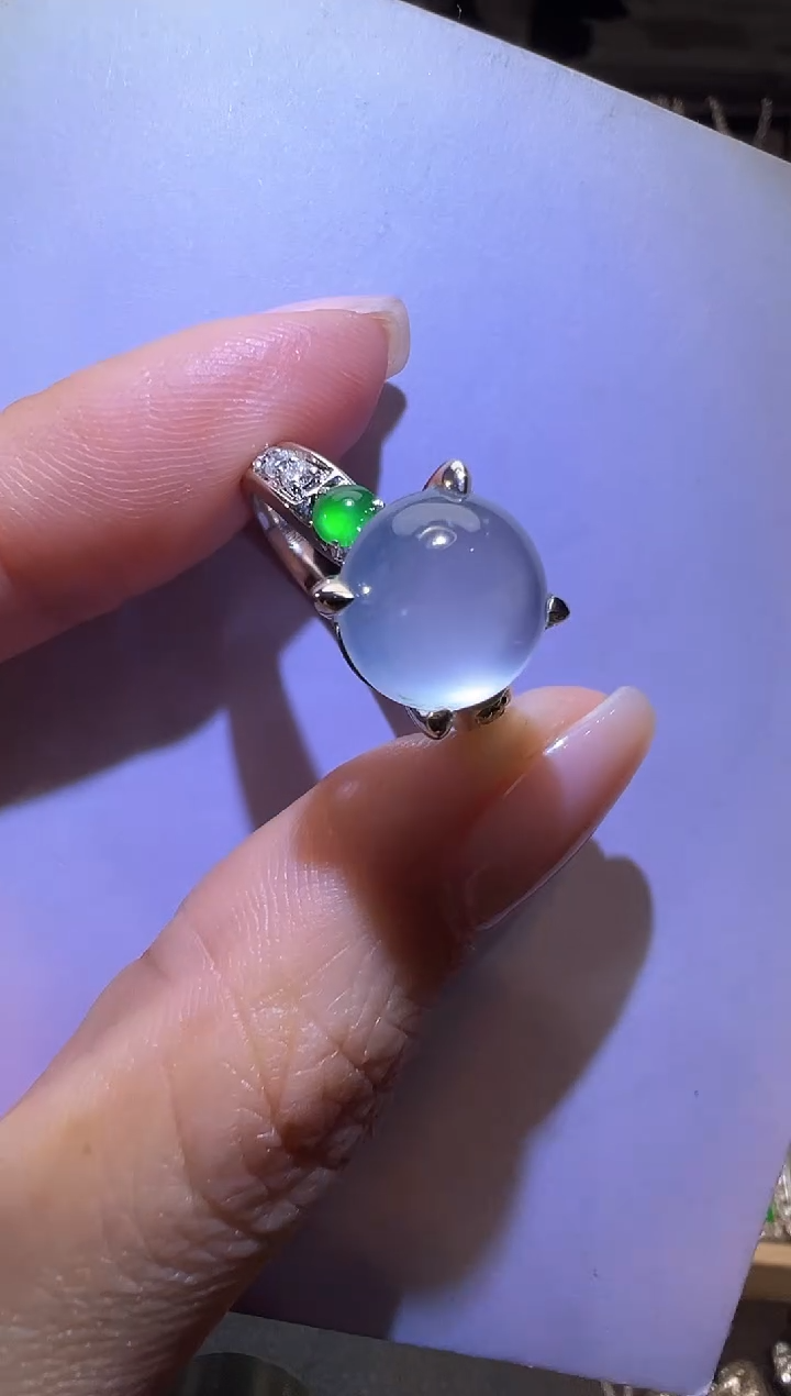 18K金镶嵌戒指翡翠蛋面