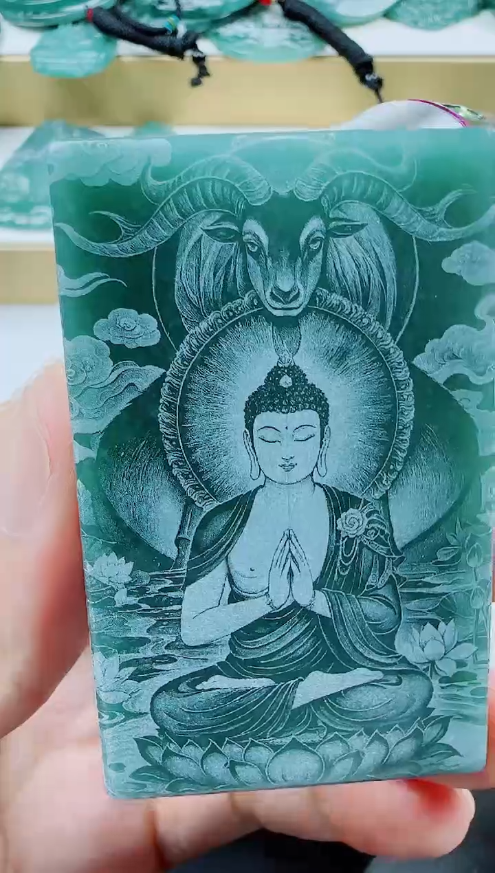 翡翠未镶嵌颈饰羊本命佛