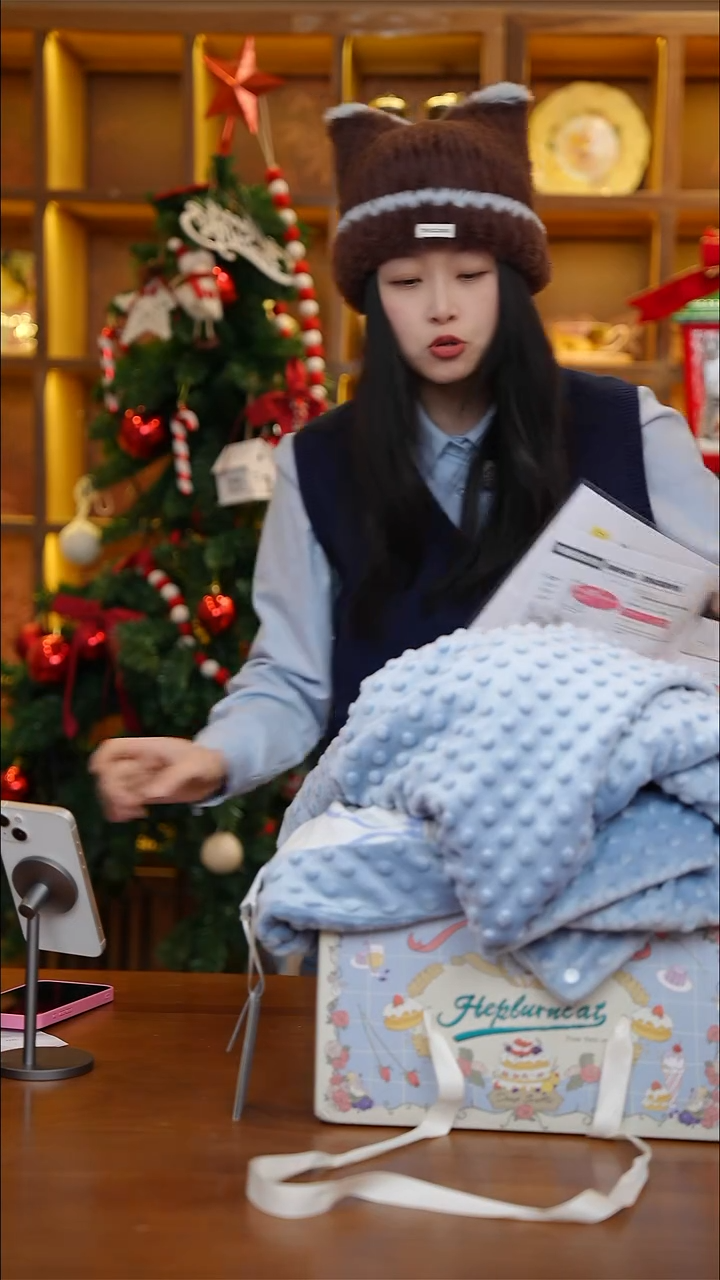 陶62-赫本猫豆豆绒空调盖毯-蓝色110*150cm