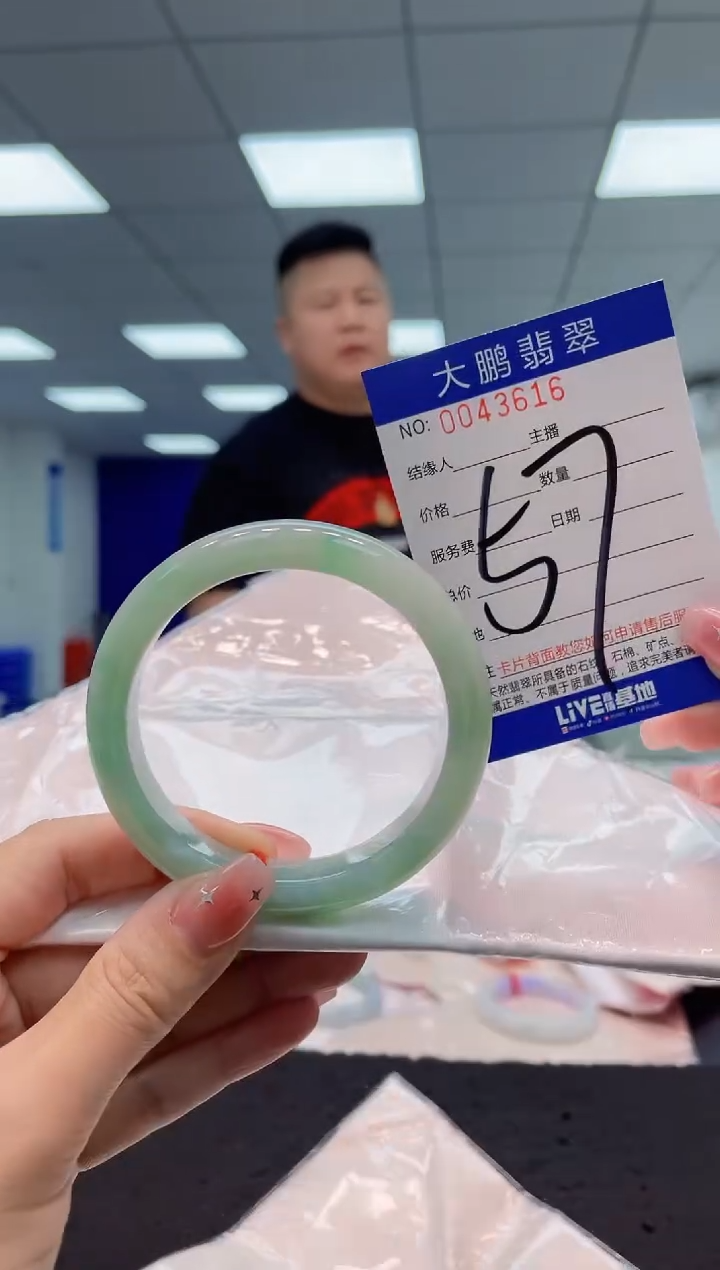 【闪购商品】翡翠手镯未镶嵌AAAAAAAAAA