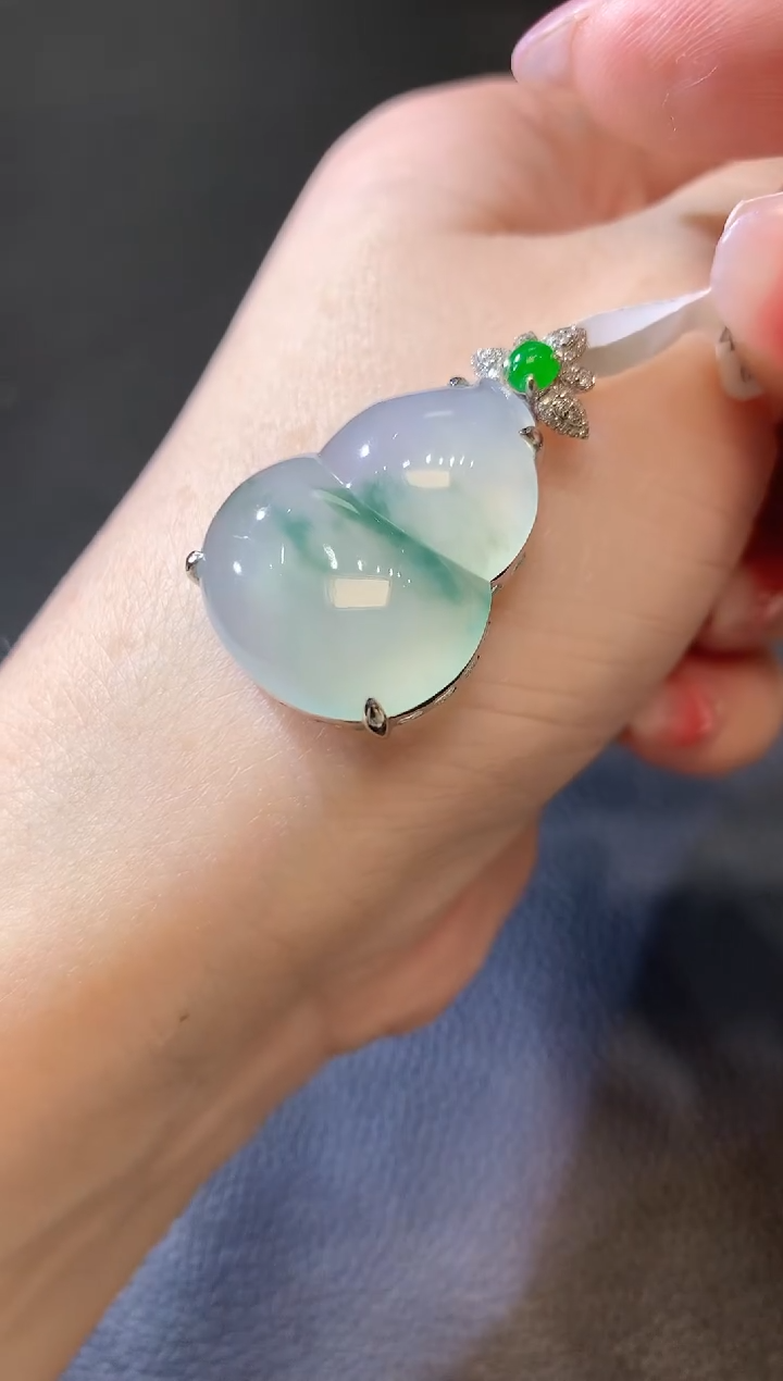 【闪购商品】翡翠吊坠(不含链)18K金镶嵌F80 