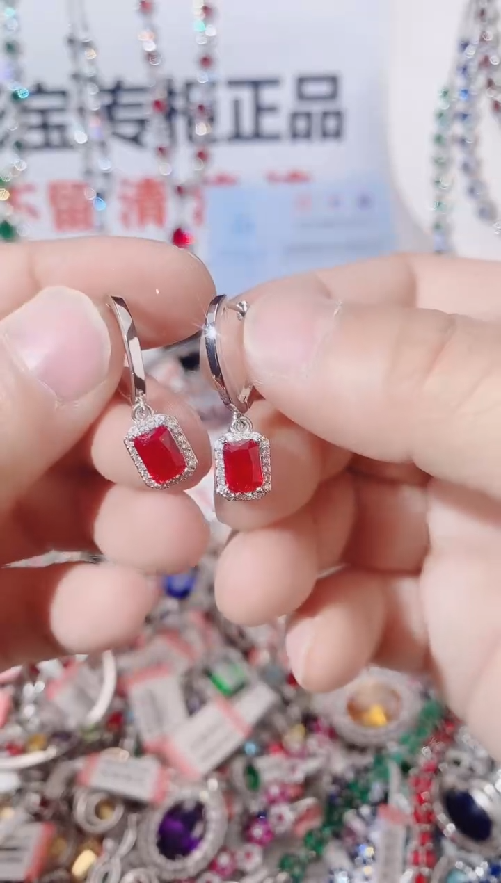 未镶嵌耳饰红宝石  