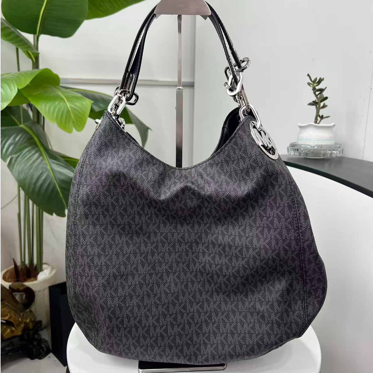 99新 MICHAEL KORS/迈克高仕 黑色字母印花托特/单肩时尚女士包