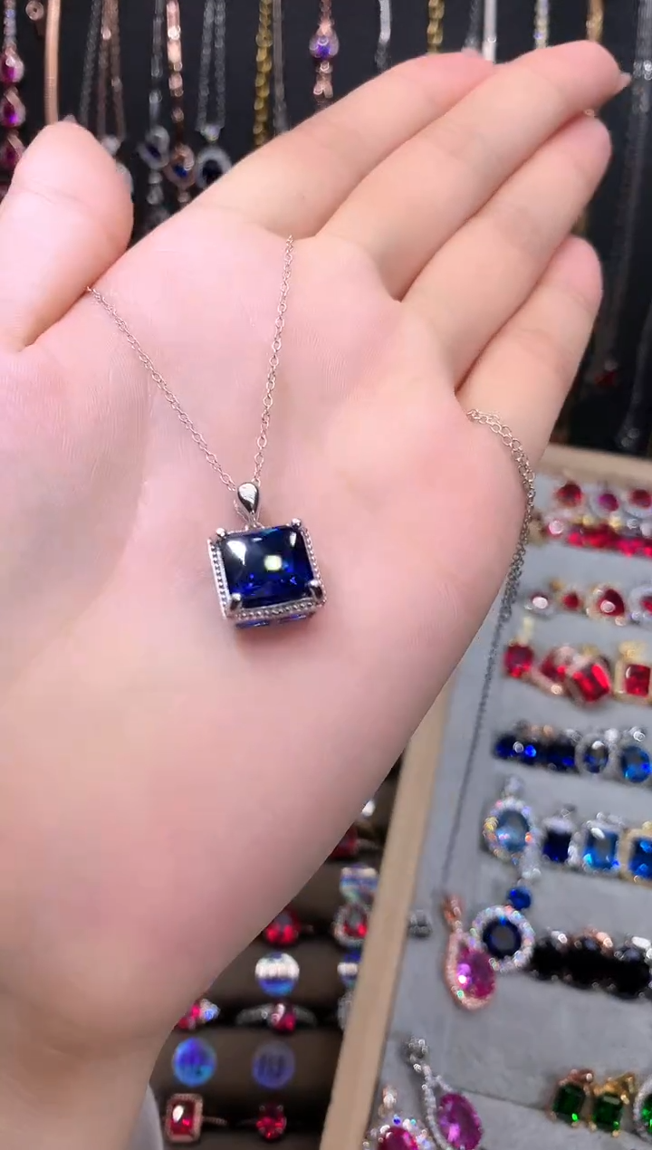 蓝宝石吊坠(赠链)银S925镶嵌10银