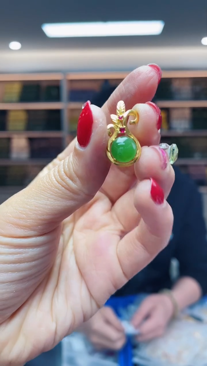 【闪购商品】和田玉`18K金镶嵌单个多样性发货