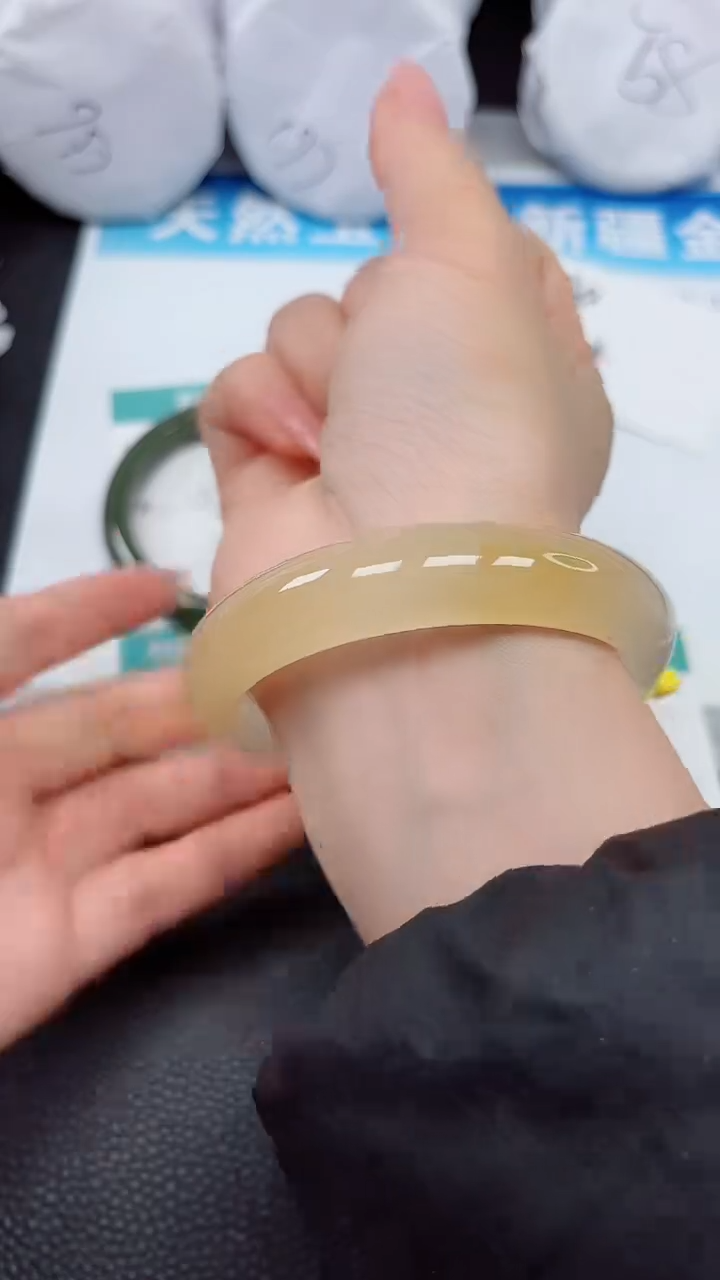 【闪购商品】石英质玉手镯未镶嵌A283