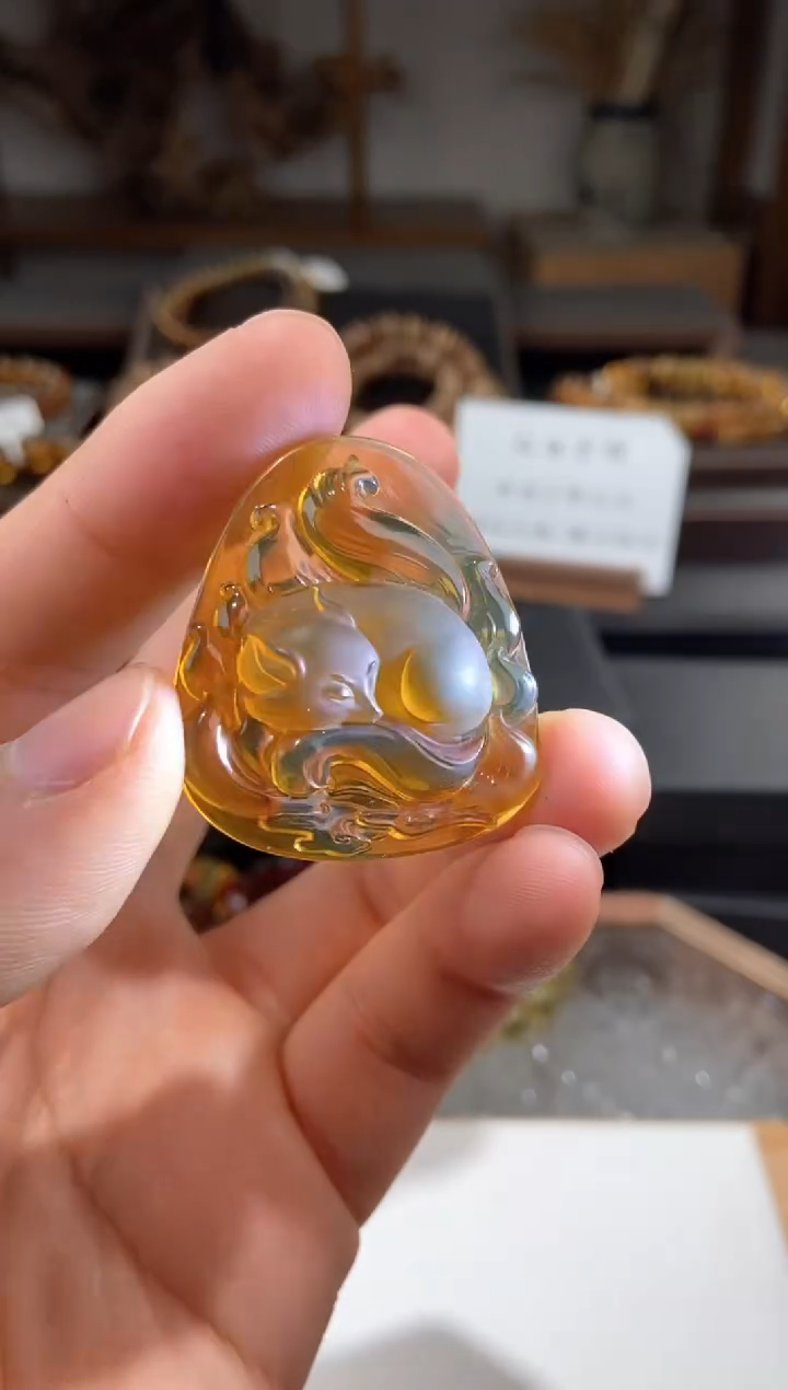 【闪购商品】琥珀颈饰未镶嵌金棕珀九尾狐