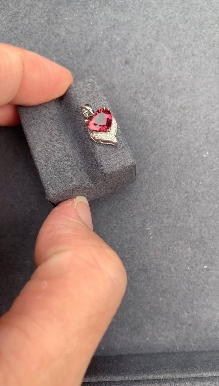 【闪购商品】碧玺颈饰18K金镶嵌1ct粉碧玺吊坠