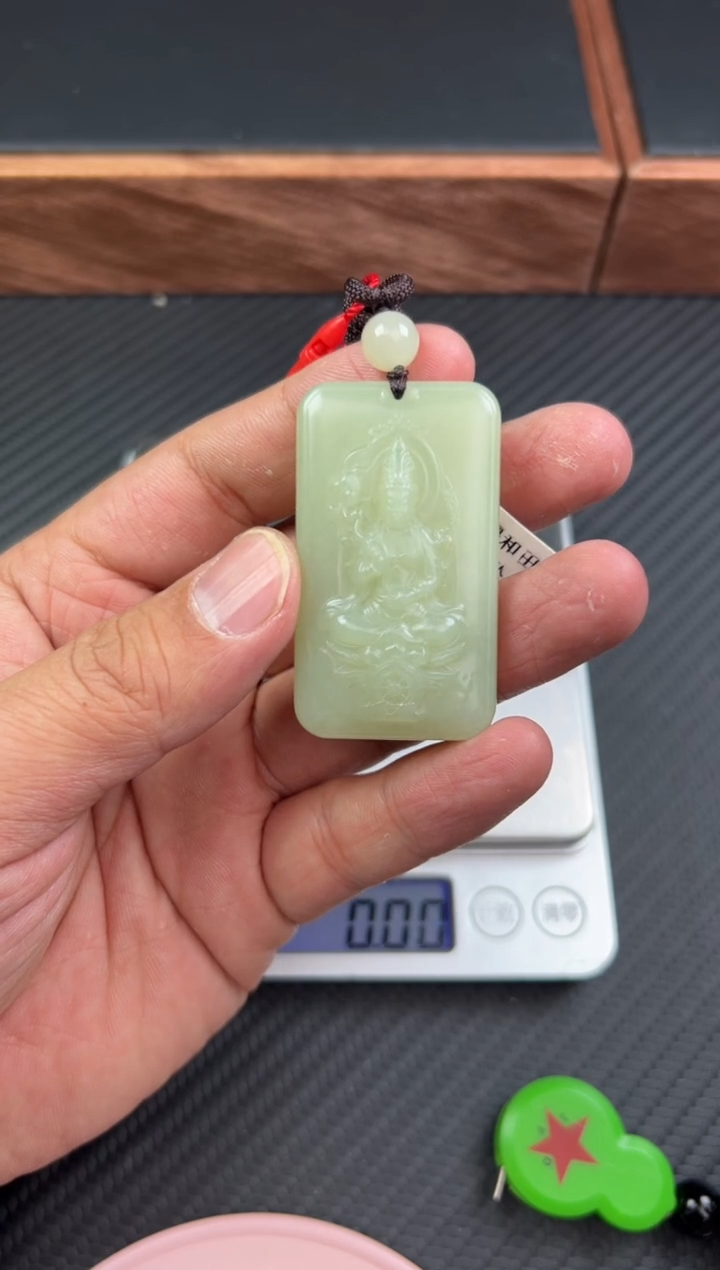 【闪购商品】和田玉吊坠(赠链)未镶嵌且末微色差迪克兰