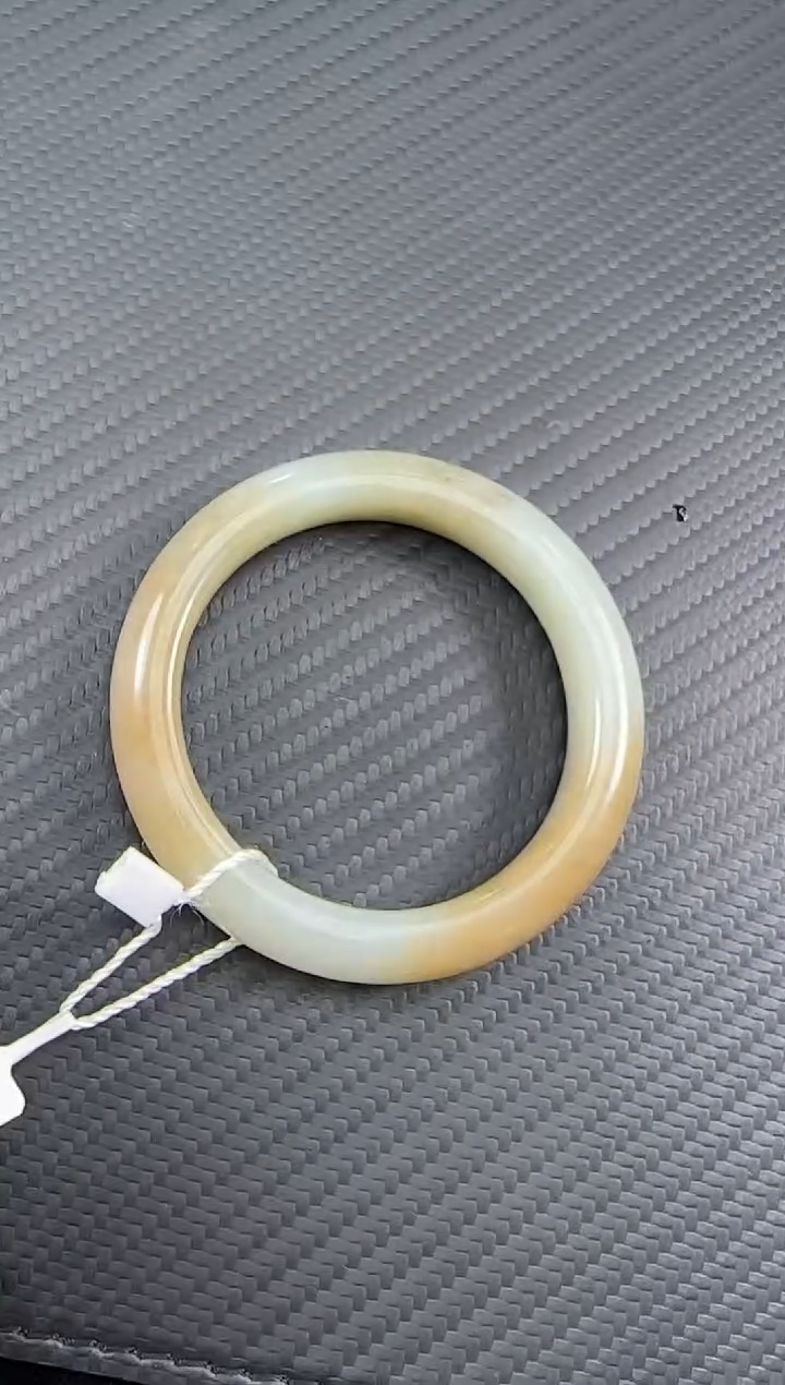 和田玉手镯未镶嵌且末近矿青白手镯微色差