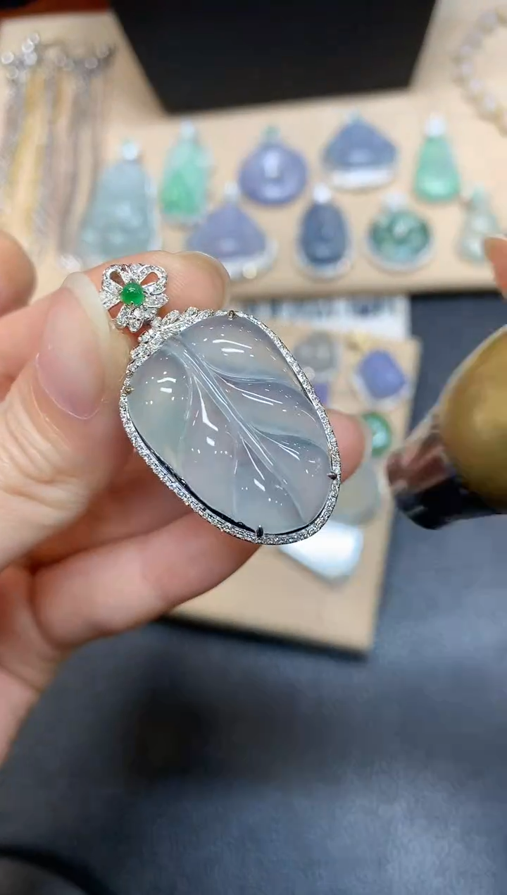 【闪购商品】翡翠颈饰18K金镶嵌树叶【无服务费