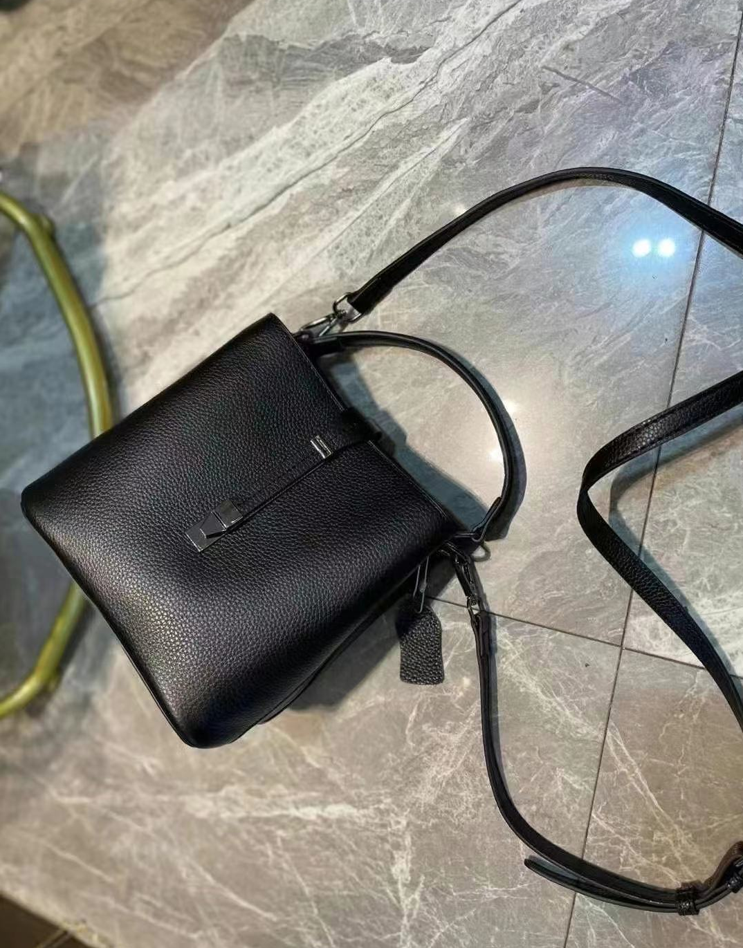 休闲斜跨包双根法式时尚单肩水桶包轻奢风扣式斜挎包