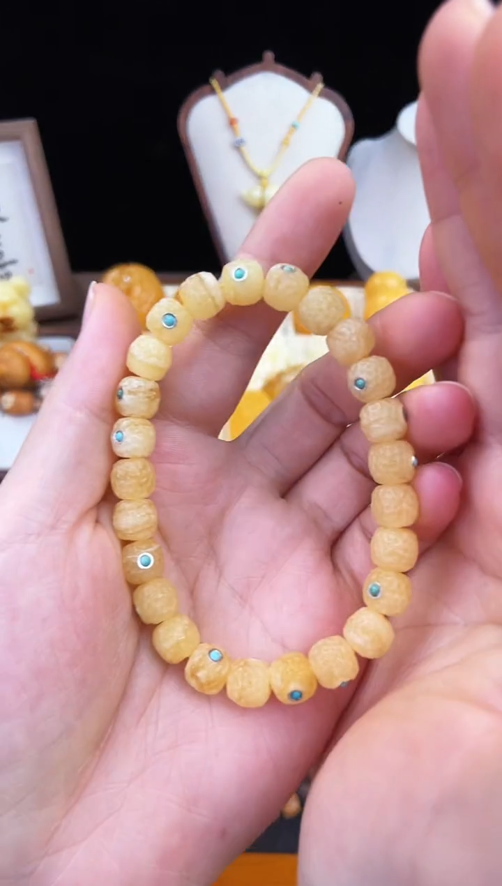 琥珀未镶嵌珠宝奇石抖****?柒月