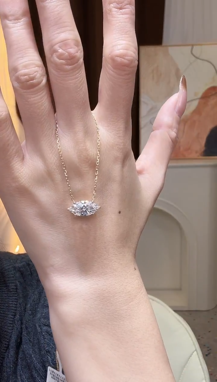 18K金镶嵌实验室培育钻石18k金k黄3卡马眼嘴唇项链