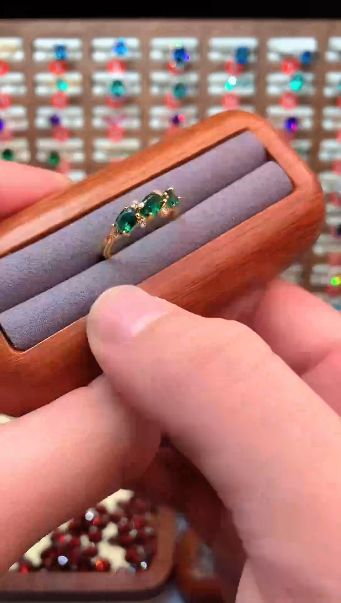 银S925镶嵌透辉石戒指....