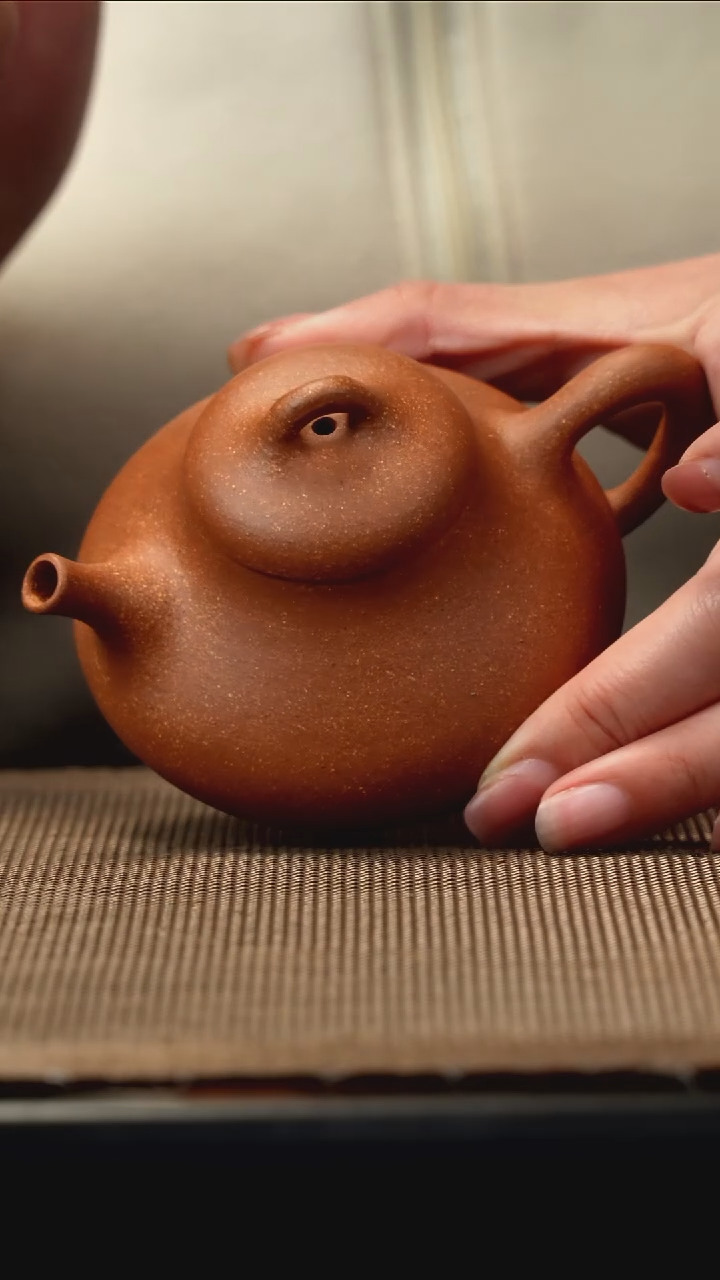 紫砂茶盏段泥三足汉棠150CC封釉