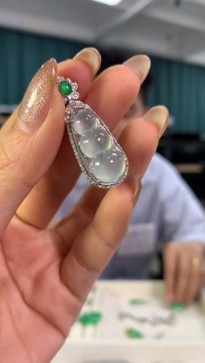 吊坠(不含链)18K金镶嵌翡翠豆子