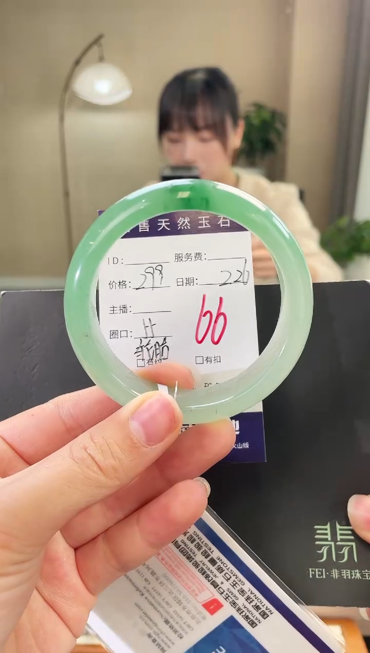 【闪购商品】石英质玉手镯未镶嵌66