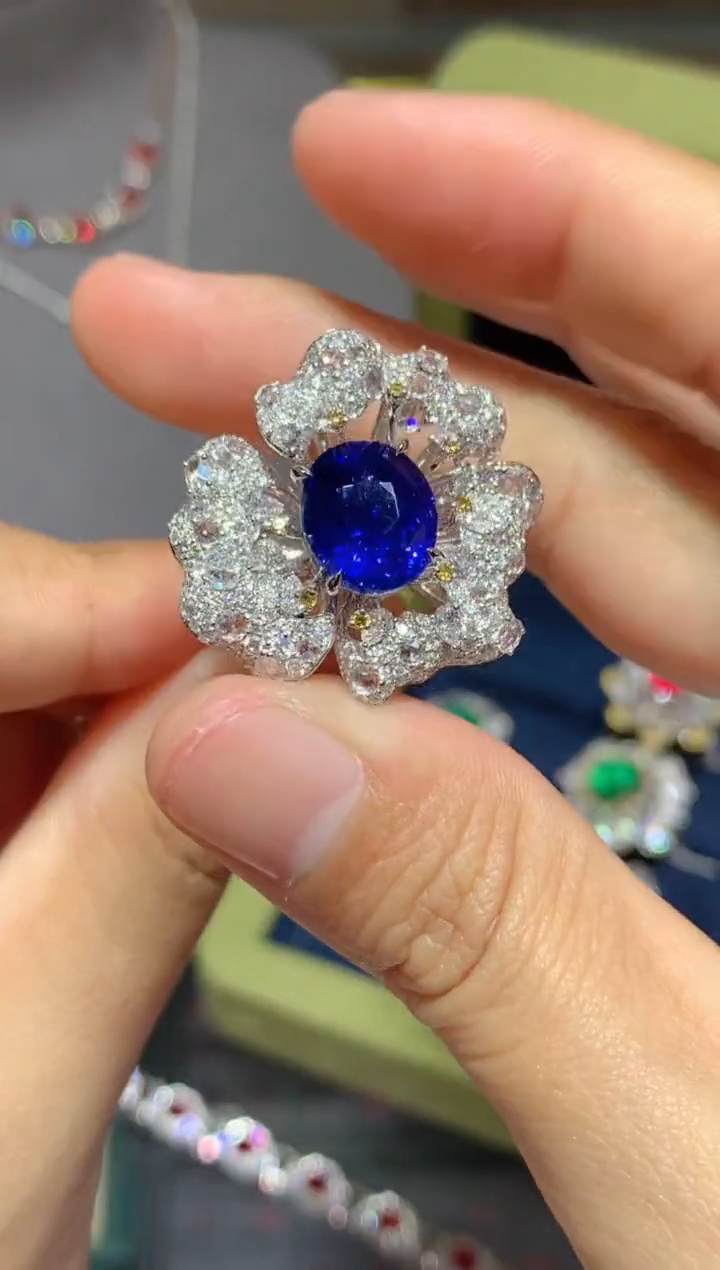 【闪购商品】蓝宝石戒指18K金镶嵌5.53CT 皇家蓝