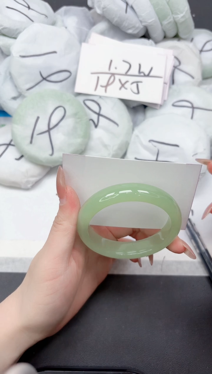 未镶嵌手镯石英质玉272-55.2