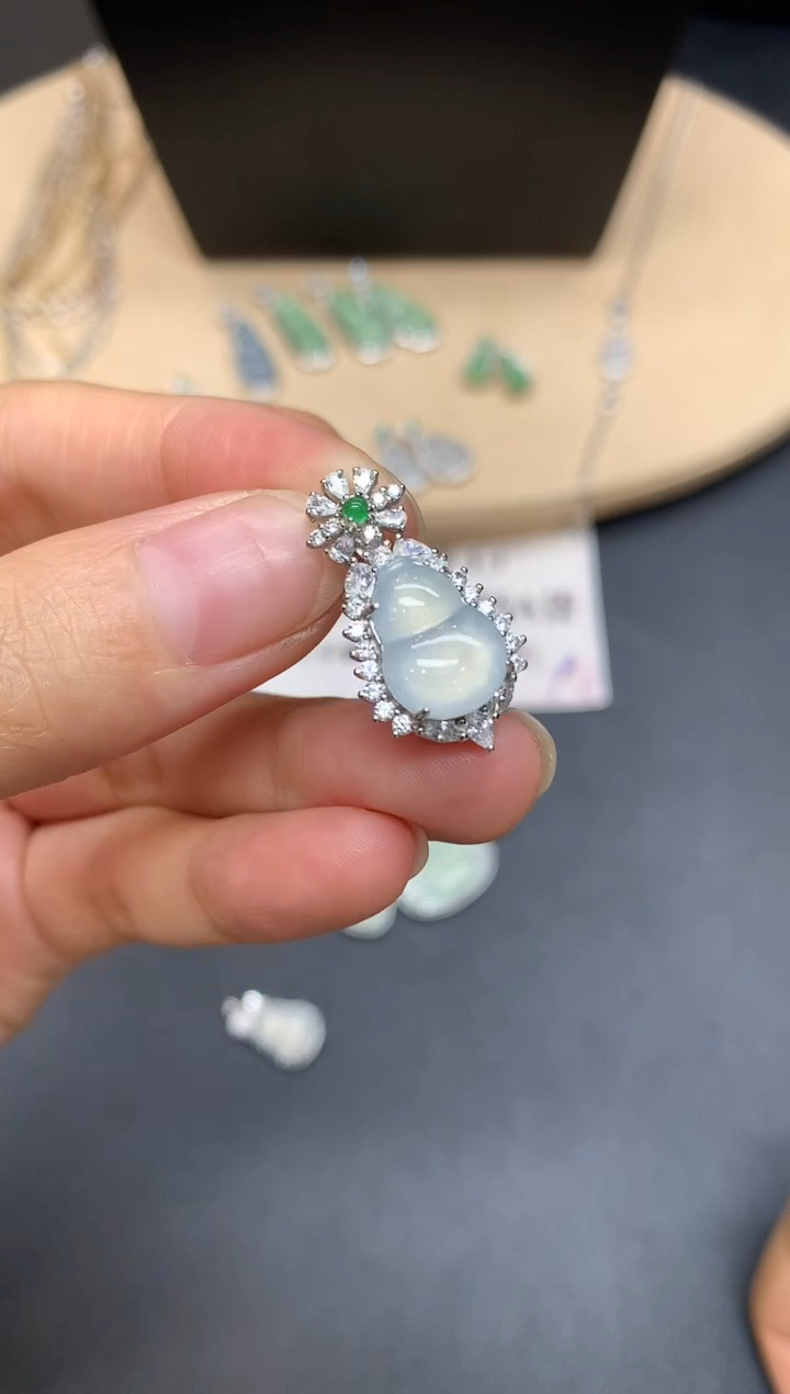 【闪购商品】翡翠吊坠(不含链)银S925镶嵌葫芦【多样性发其一】