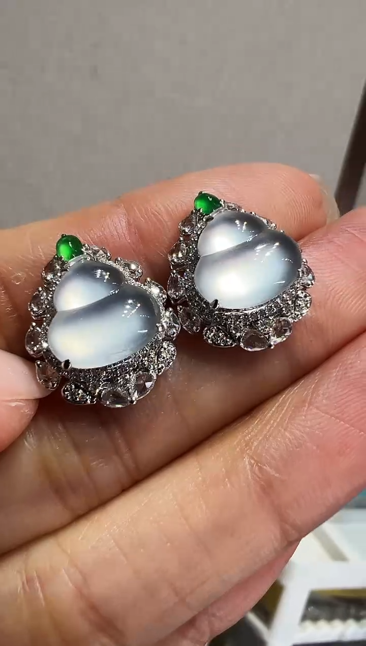 18K金镶嵌翡翠耳饰葫芦