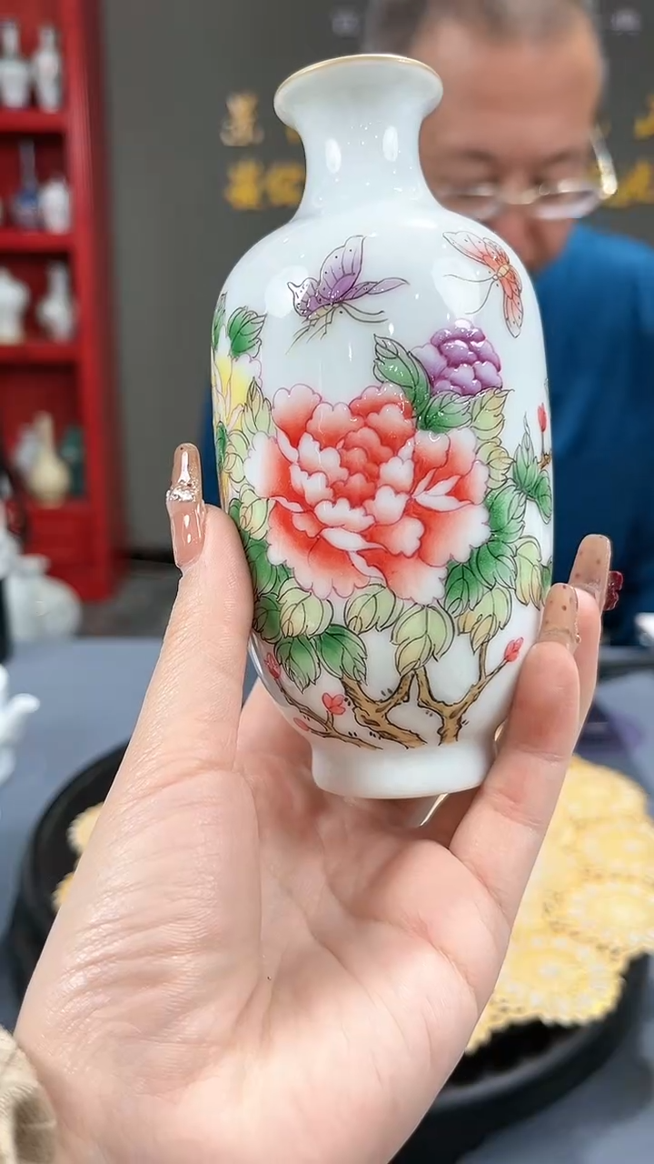【闪购商品】官窑瓷画院077官窑瓷画院蝶恋花赏瓶