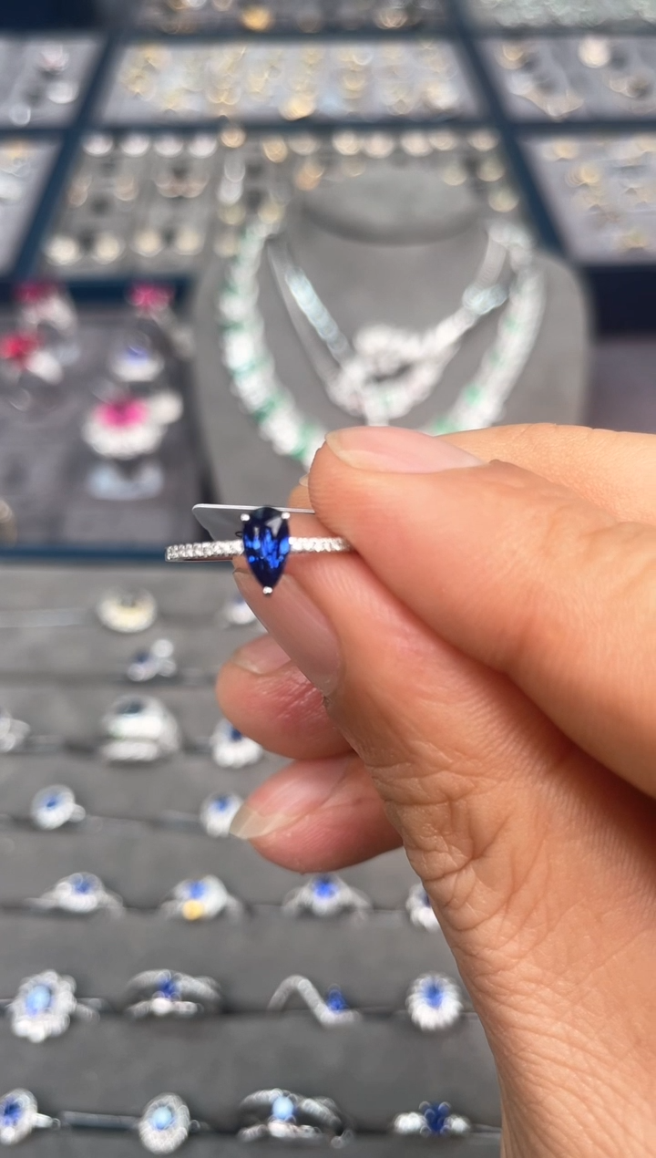 【闪购商品】蓝宝石戒指18K金镶嵌/0.41ct/无烧/皇家蓝