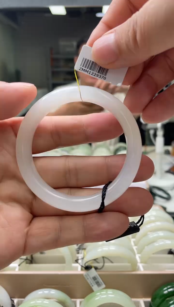 【闪购商品】和田玉手镯未镶嵌编码 9370圈口57-58