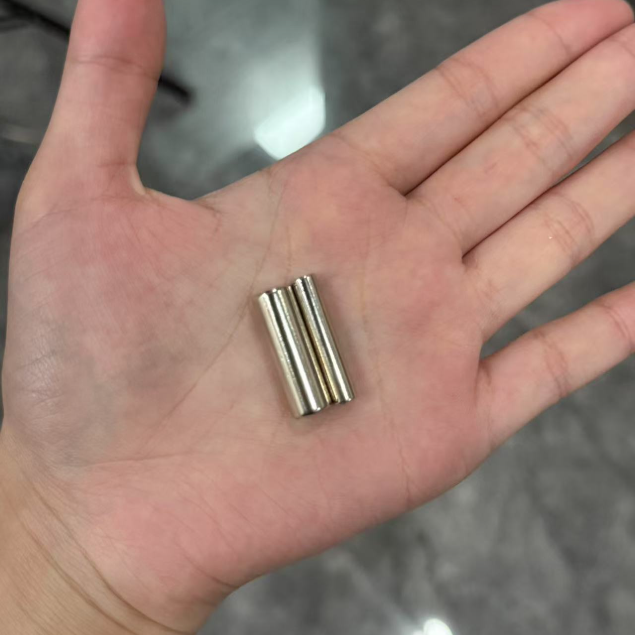 【娜娜专属】猫眼吸铁石大小号圆柱磁铁各1