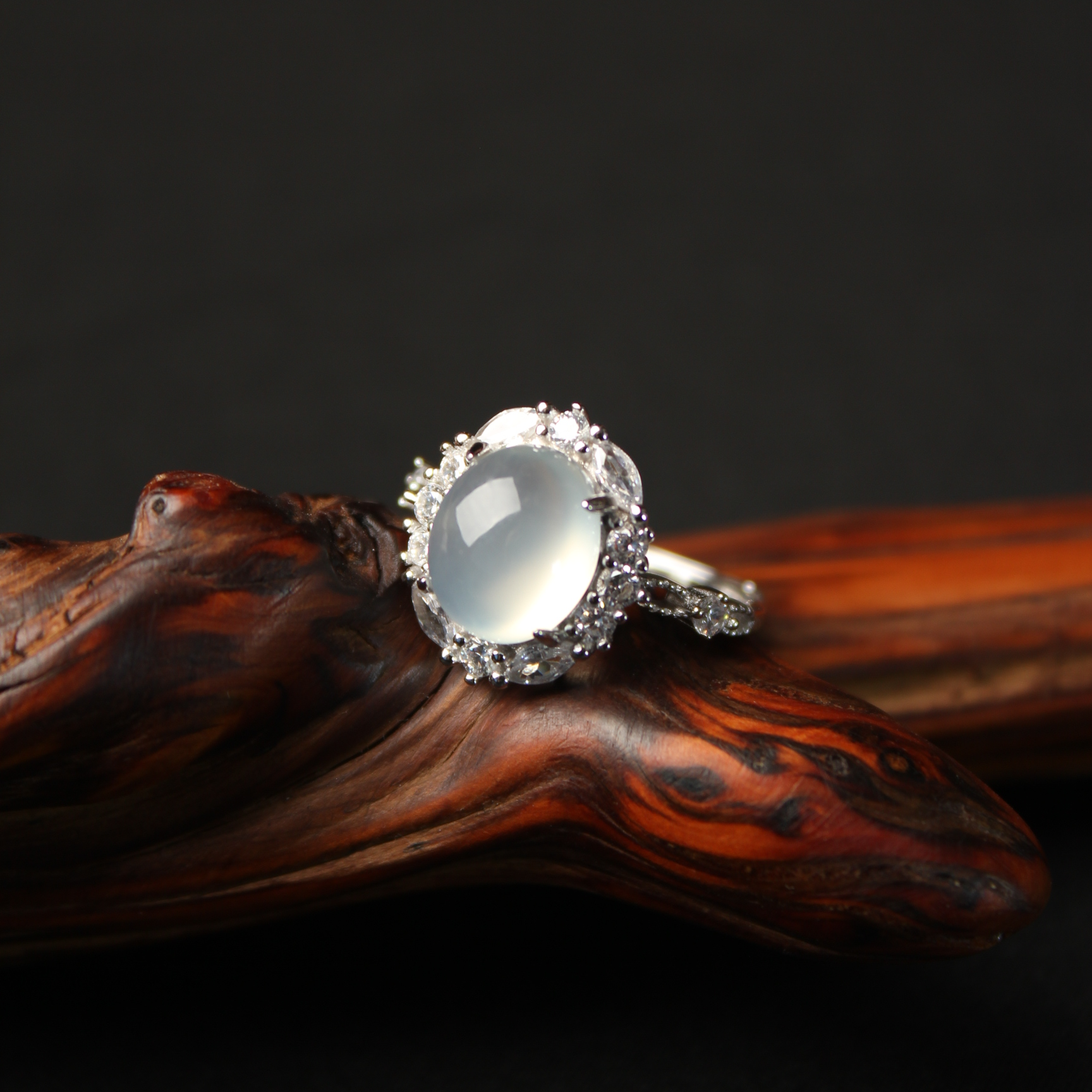 天然岫玉镶嵌S925银戒指谁带谁好看系列女士时尚气质女款豪华