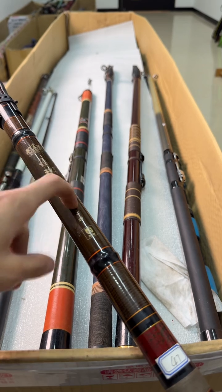 牧****? 孤品微瑕， 以直播间为准  加 10元发顺丰