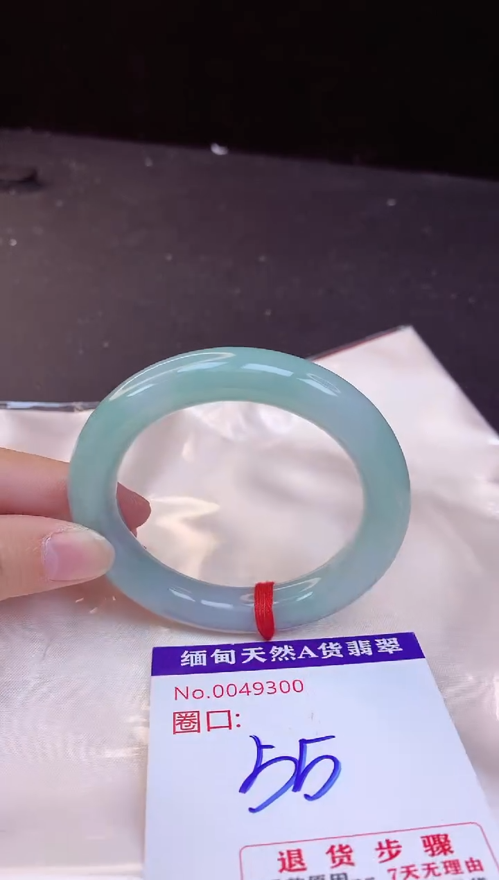 【闪购商品】翡翠手镯未镶嵌55+