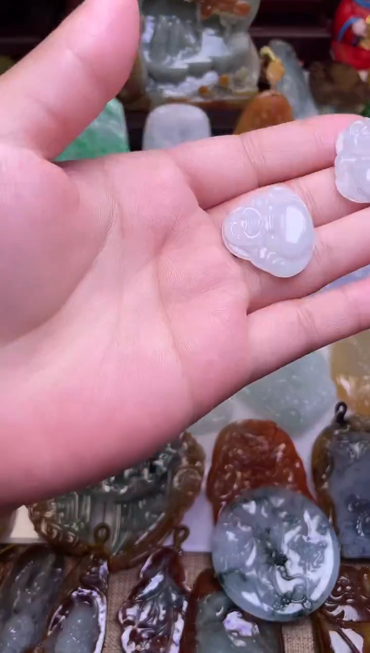 颈饰未镶嵌翡翠佛公