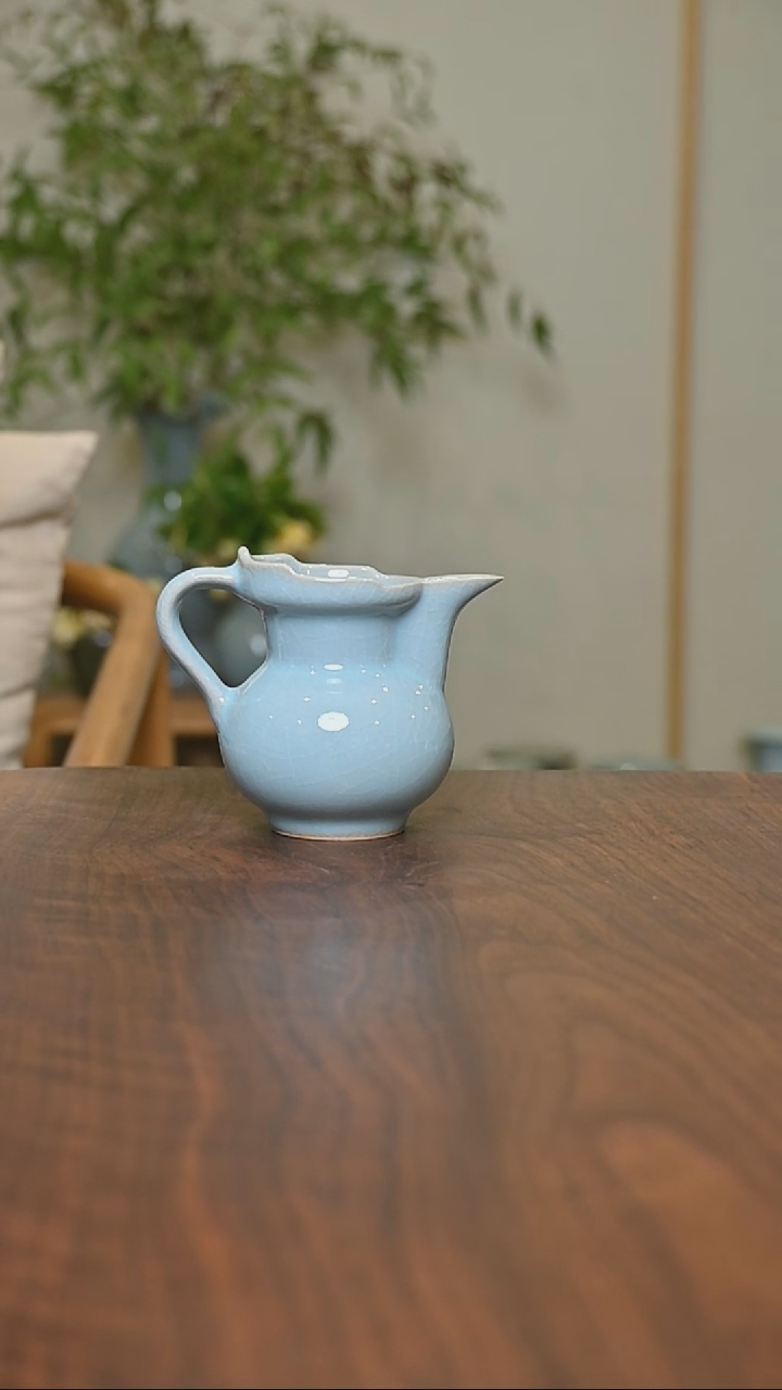 其他僧帽公道杯微瑕 天青釉 无款