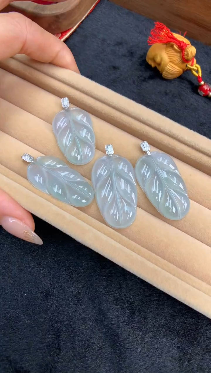 【闪购商品】翡翠颈饰18K金镶嵌叶子 多样性发（1件）