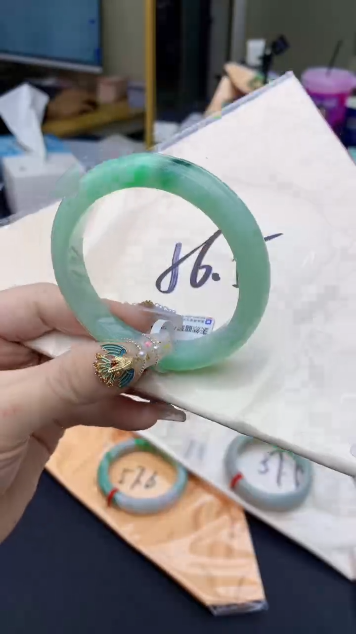 【闪购商品】翡翠手镯未镶嵌1034999362