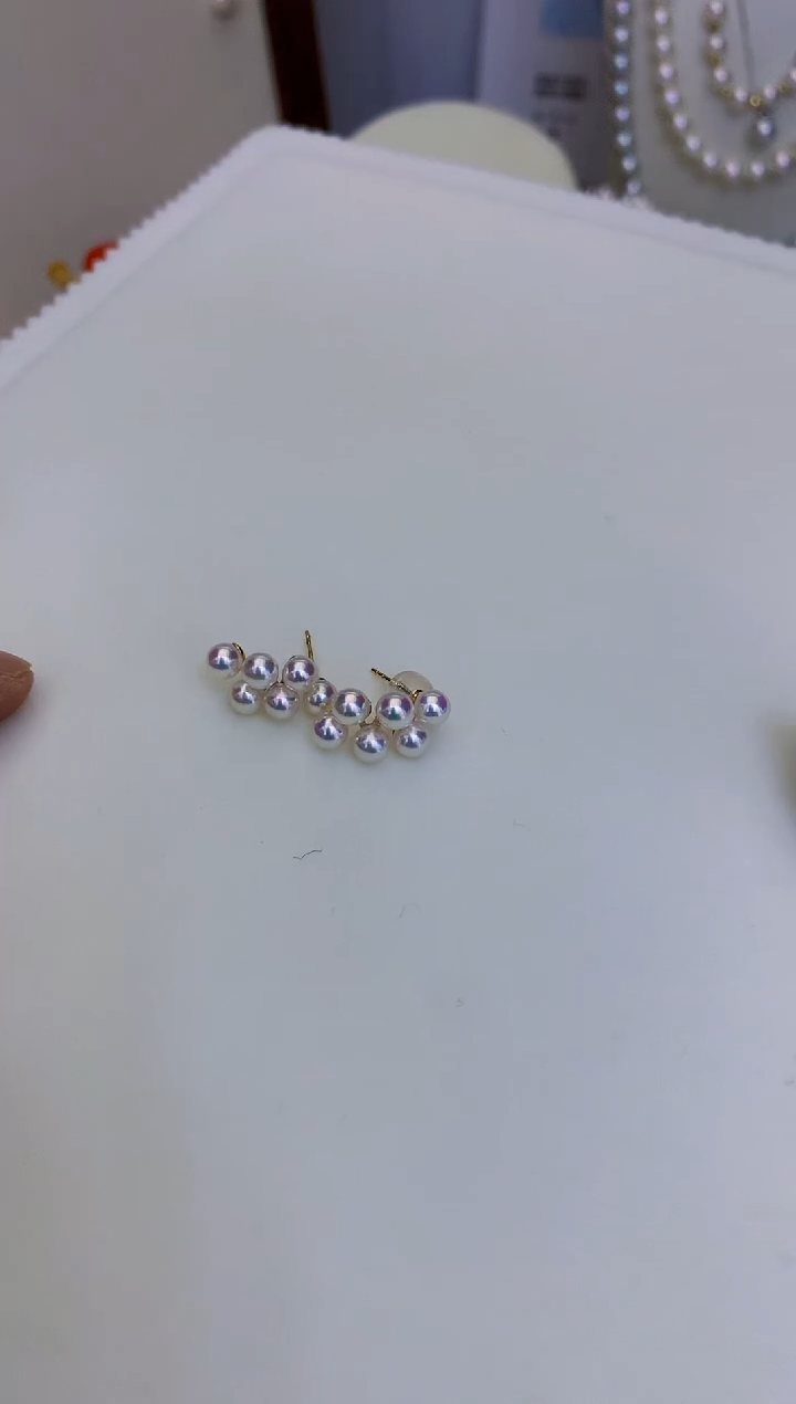 18K金镶嵌海水珍珠饰品4-5小葡萄耳钉