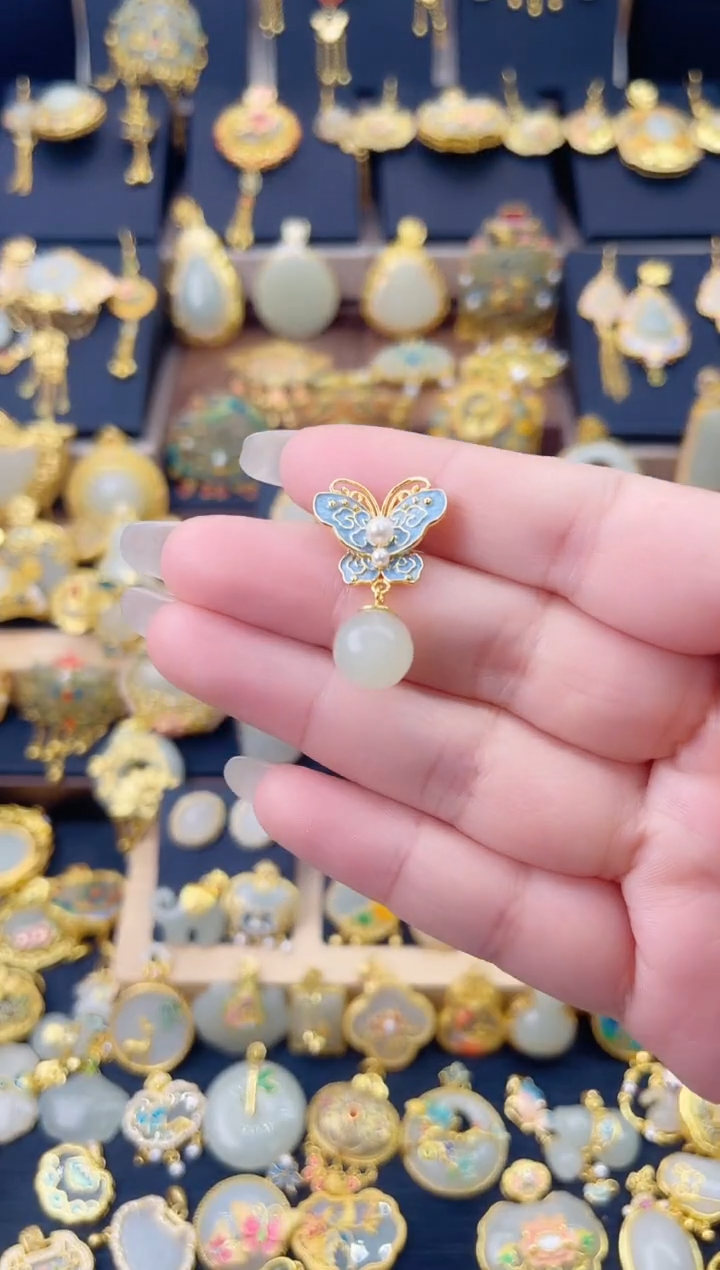 颈饰银S925镀金镶嵌和田玉蝴蝶转运珠吊坠