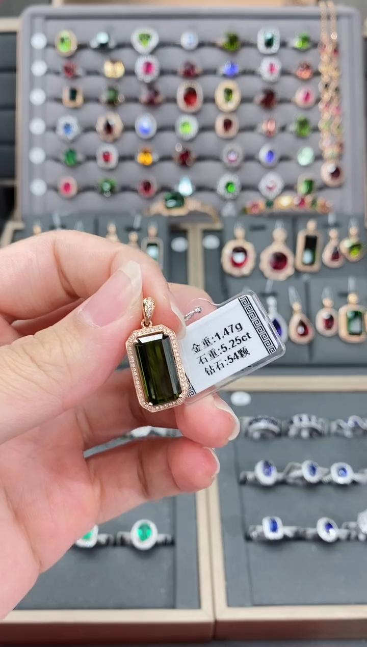【闪购商品】碧玺颈饰18K金镶嵌5.25     