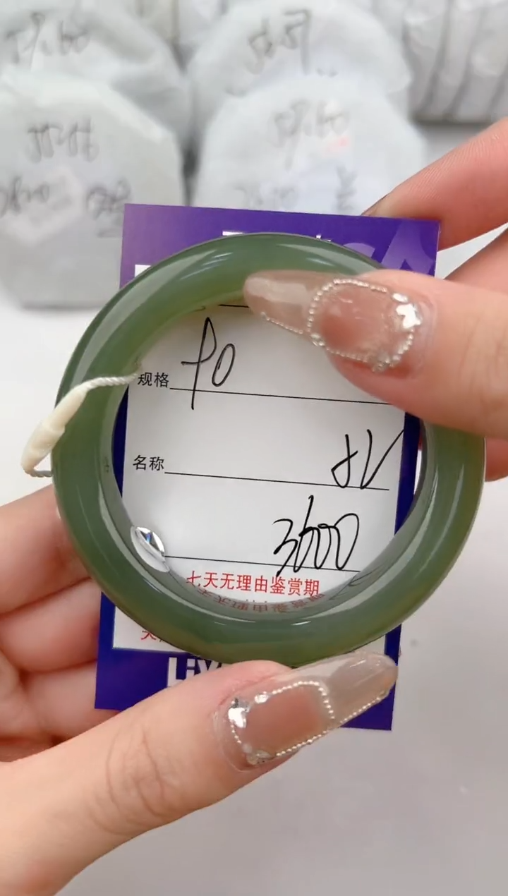 【闪购商品】和田玉手镯未镶嵌90颜色微差无瑕疵