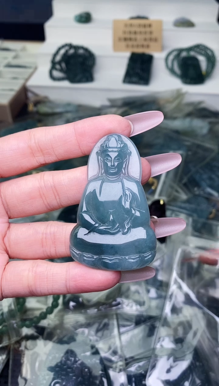 颈饰未镶嵌翡翠 