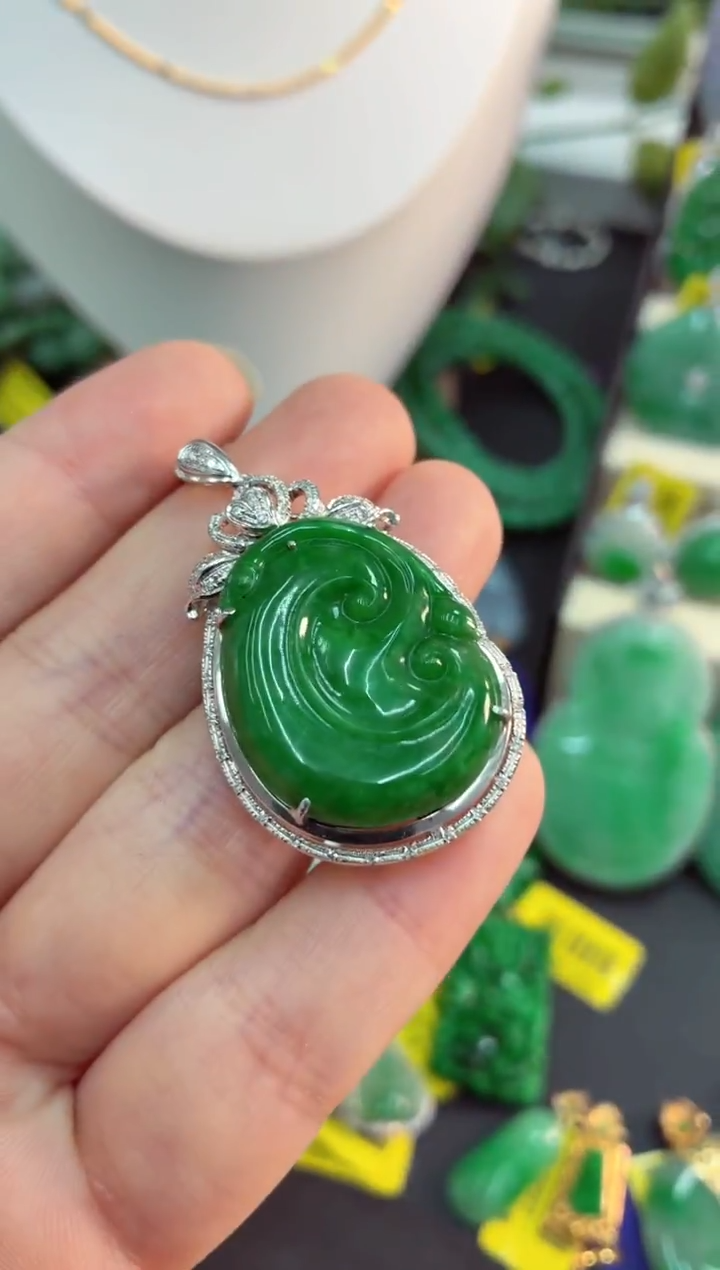 吊坠(不含链)18K金镶嵌翡翠挂件