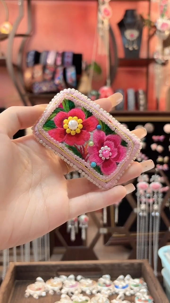 织绣 云织谣民族风精美饰品   183